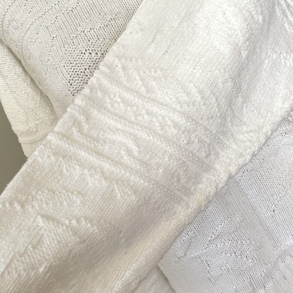 Classic White Sweater Size Medium - Picture 6 of 8